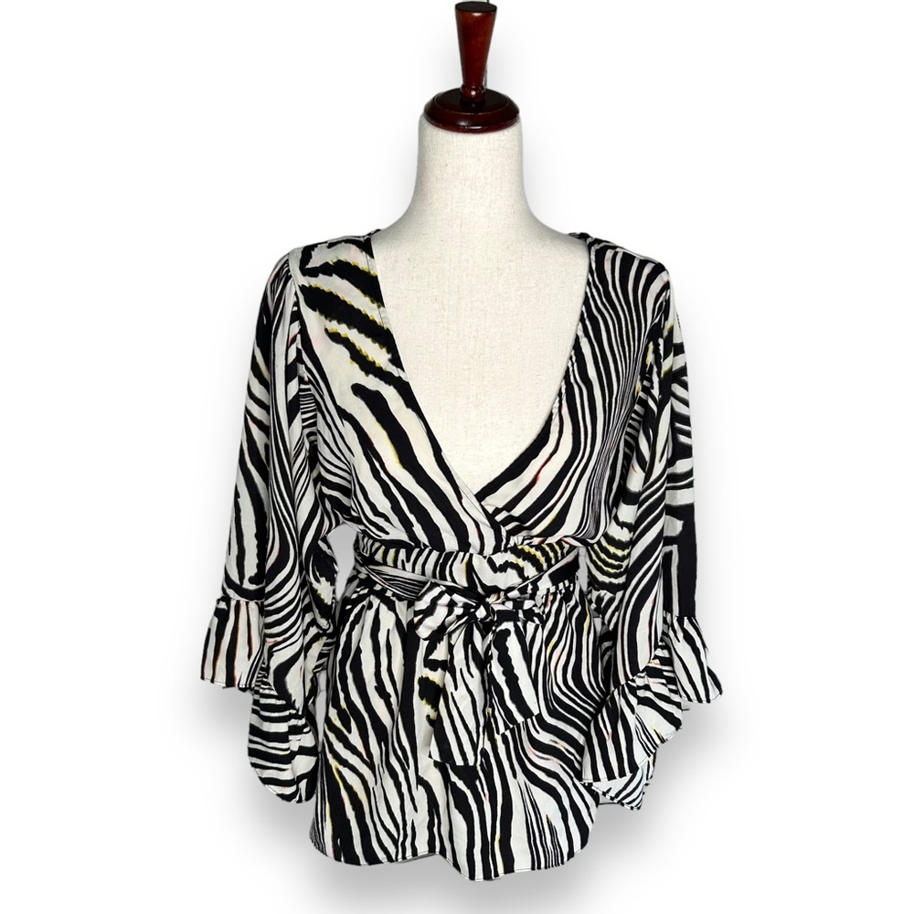 Betsey Johnson zebra print bell sleeve ruffle blouse size XL black white rainbow